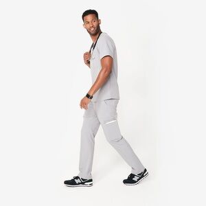 Figs Men’s Axim Cargo Scrub Pant XL Cement Gray